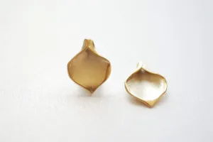 Matte Vermeil Gold Calla Lily Petal Charm- 18k gold plated Sterling Silver bead cap, gold calla lily bead cone, nature charm pendant, 187