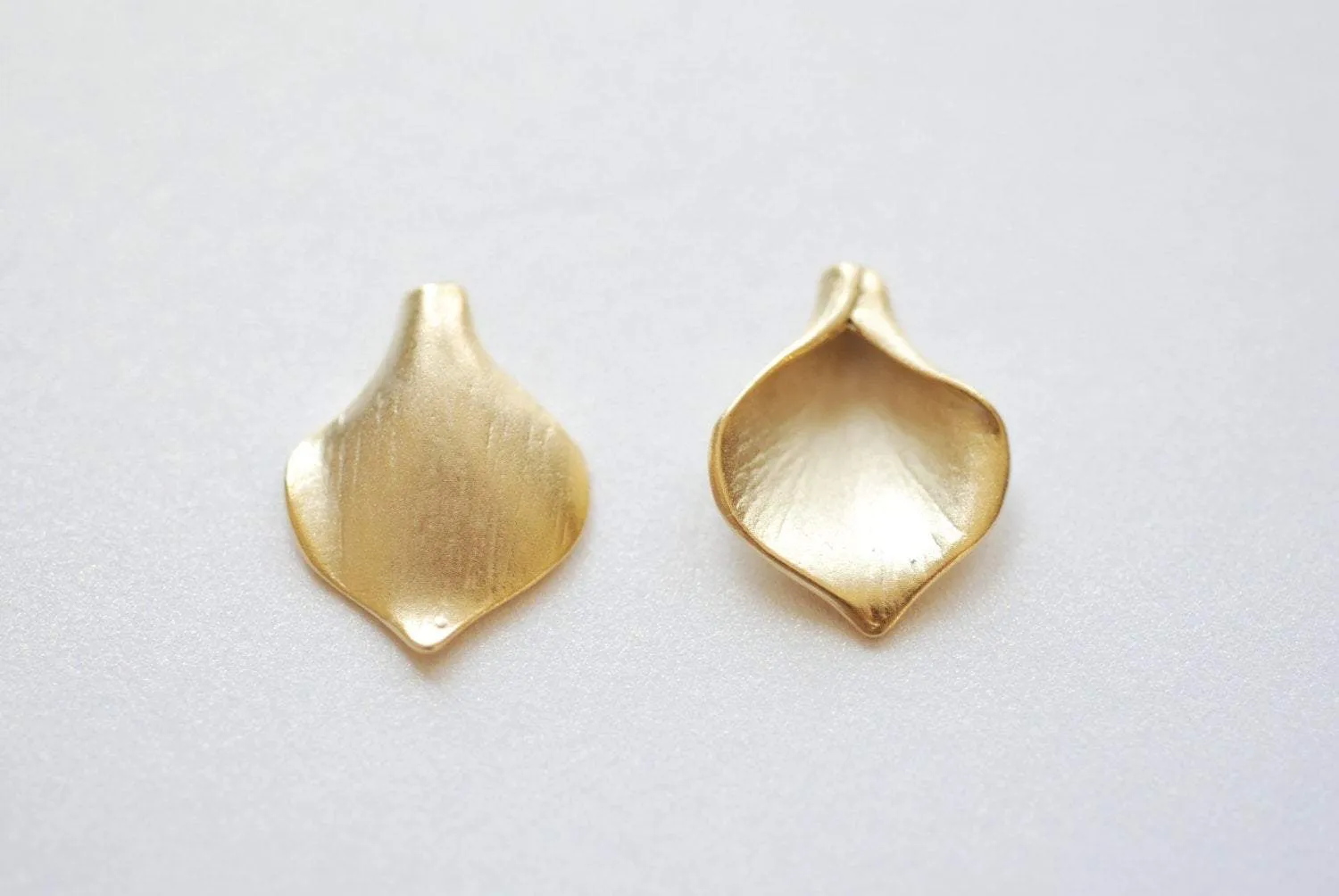 Matte Vermeil Gold Calla Lily Petal Charm- 18k gold plated Sterling Silver bead cap, gold calla lily bead cone, nature charm pendant, 187